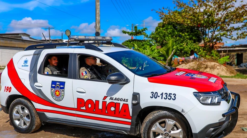 Homem é morto e esposa fica ferida após ataque a tiros na Chã da Jaqueira, em Maceió