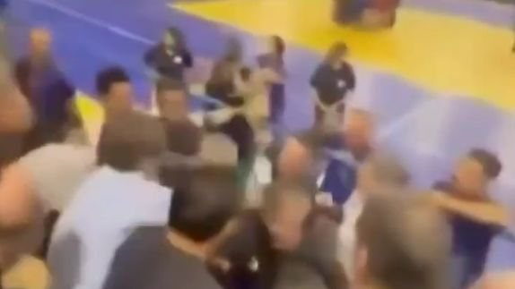 Diretor diz que arremessou cadeira para acabar com briga em campeonato infantil de handebol