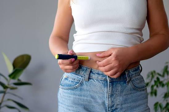 Usa caneta emagrecedora? Nutrólogo explica cuidados com a alimentação durante o tratamento