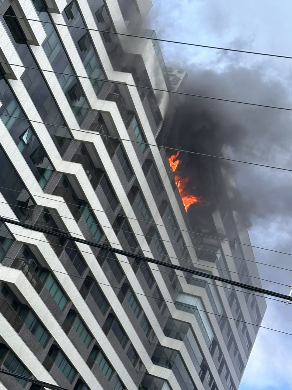 EDIFÍCIO DA ORLA PEGA FOGO