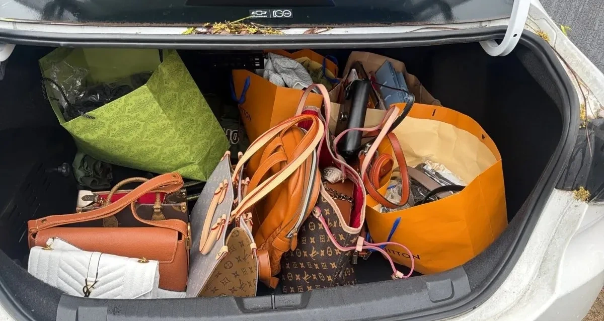 Mãe e filha são presas suspeitas de extorquir familiares e gastar R$ 70 mil em itens de luxo