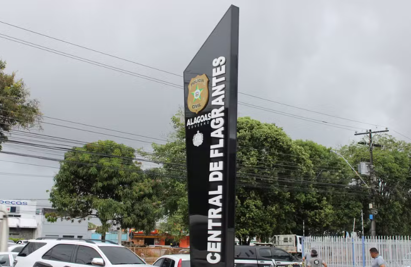 Homem acusa policiais de pegar dinheiro e documentos e termina preso em Maceió