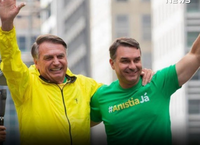 Moraes autoriza retomada das visitas de Flávio Bolsonaro a Jair Bolsonaro
