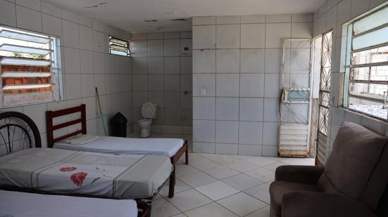Justiça afasta gestora de abrigo em Maceió e cobra plano de regularização