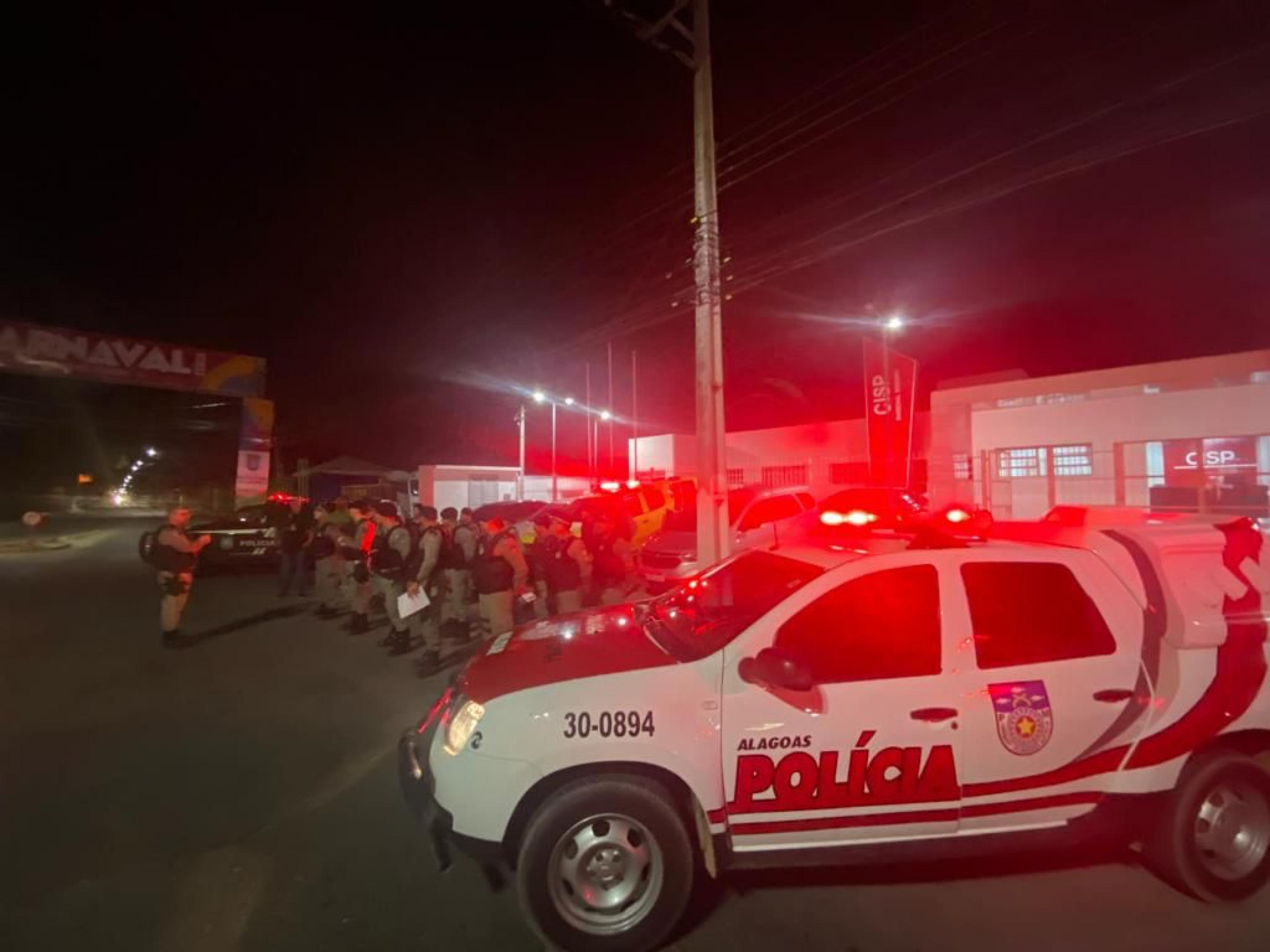 Quatro homens são presos suspeitos de desviar material de obra em Marechal Deodoro