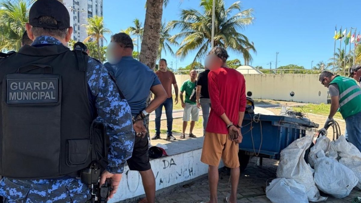 Dupla é presa suspeita de receptação de cabos de energia roubados na orla de Maceió