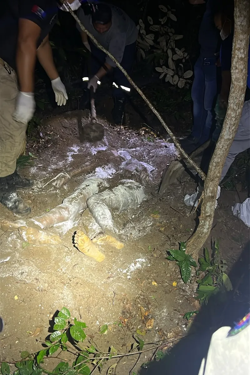Dois homens são encontrados mortos e enterrados em cova rasa na Santa Amélia, em Maceió