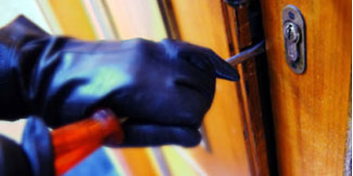 Criminosos furtam equipamentos e portas de escola no Vergel do Lago; aulas da manhã foram suspensas