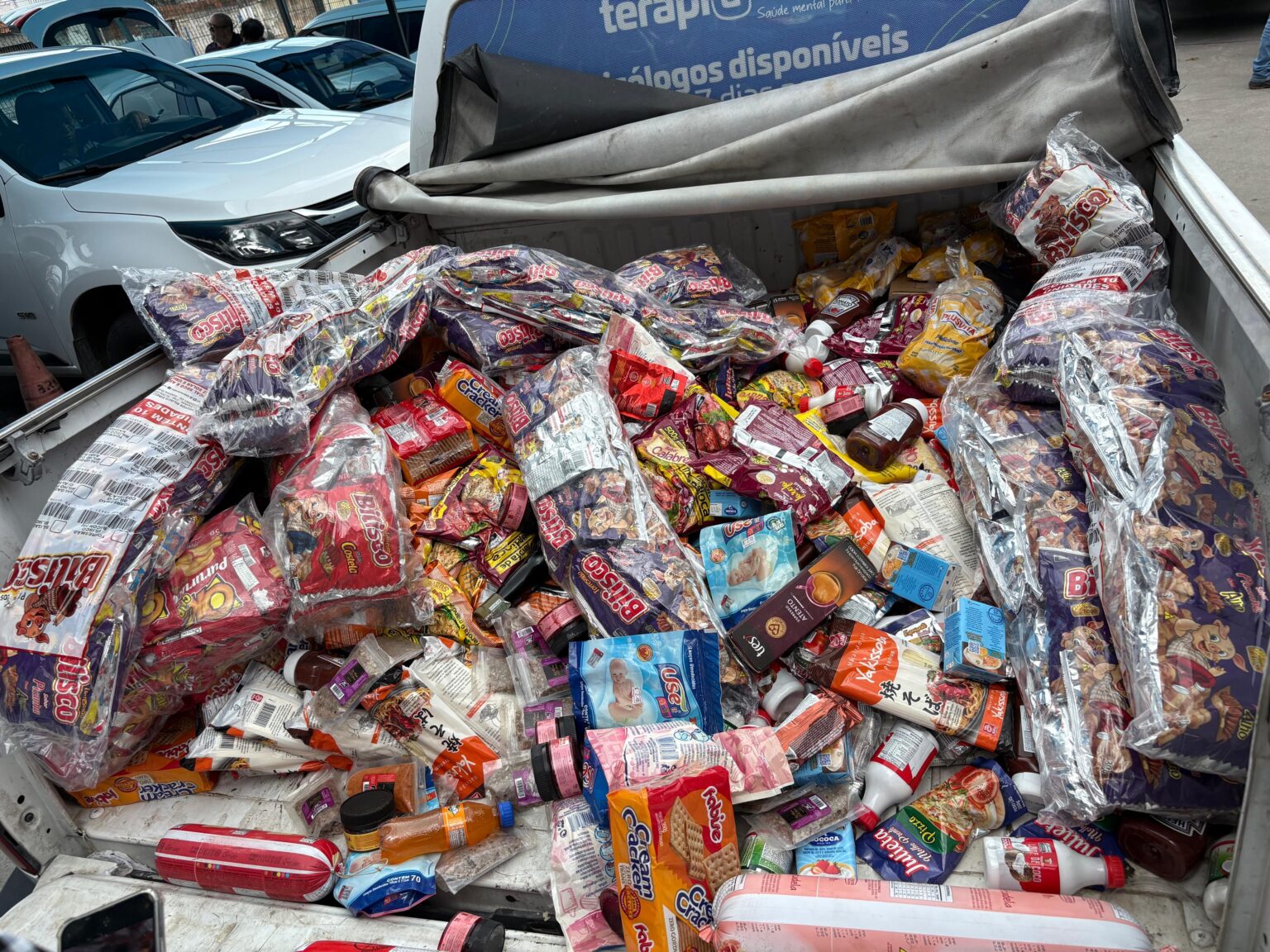 Vigilância Sanitária apreende 250 kg de alimentos impróprios em feira da Levada