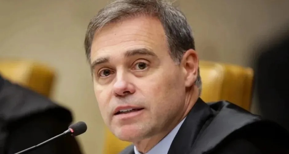 Avião com André Mendonça tem decolagem abortada após falha mecânica