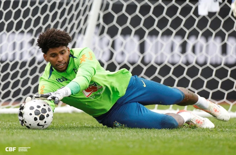 Hugo Souza é convocado para a Seleção Brasileira após lesão de Alisson