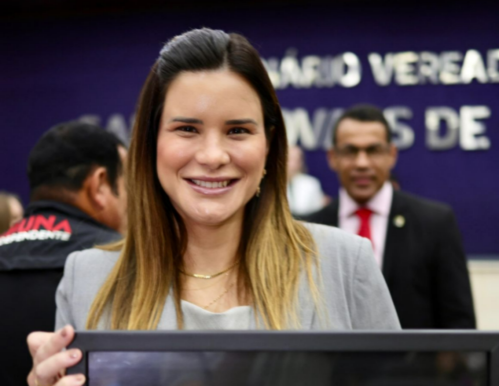 Prefeita Ceci recebe Comenda Terezinha Ramires em reconhecimento à sua atuação na defesa das mulheres