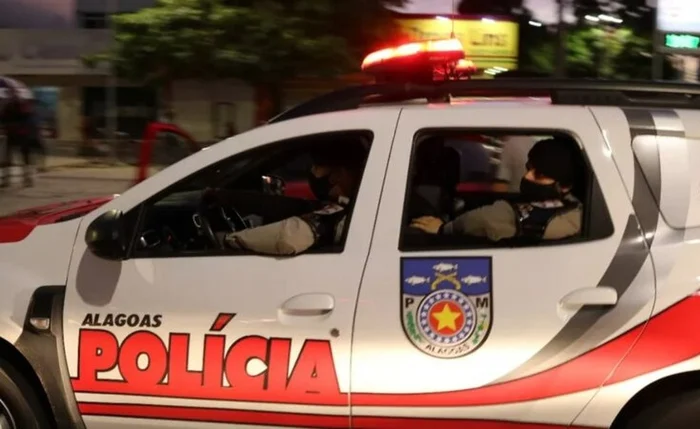 Encontro vira emboscada: homem é atraído pela ex e atacado com garrafas em Maceió