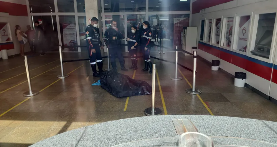 Homem sofre mal súbito e morre dentro de agência bancária em Alagoas