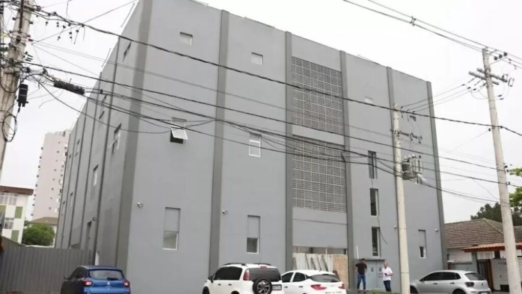 Funcionário do IML é preso após transferir dinheiro usando celular de morto